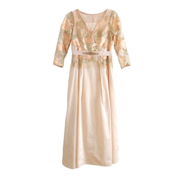 ADRIANNA Papell Peach Mother of the Bride Gown - Picture 4 of 16